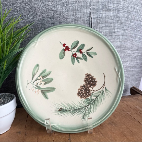 Pfaltzgraff Winterwood Side Plate 9.5” Greenery and Berries. - Picture 1 of 4